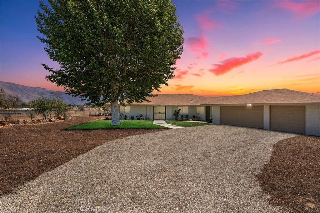 Photo of 645 S Lyon Avenue, San Jacinto, CA 92582 (MLS # SW25167959)