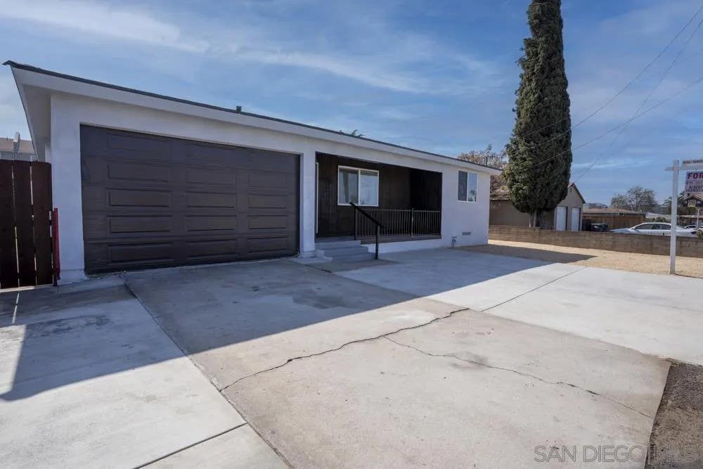Photo of 1059 Greenfield Dr, El Cajon, CA 92021 (MLS # 260011037)