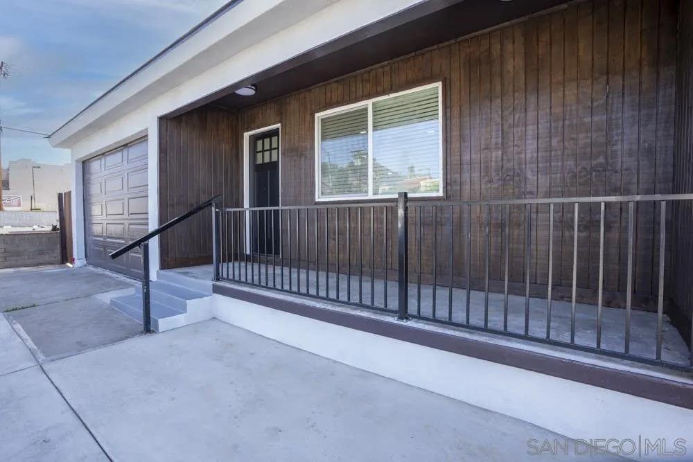 Photo of 1059 Greenfield Dr, El Cajon, CA 92021 (MLS # 260011037)