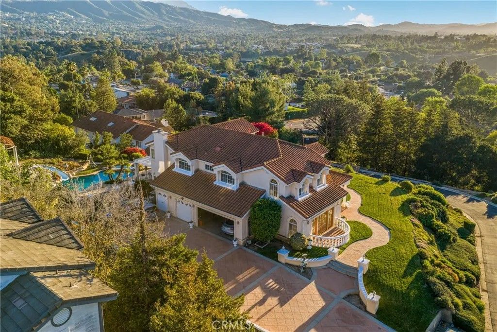 Photo of 1030 Calle Rey, Thousand Oaks, CA 91360 (MLS # IG26077928)