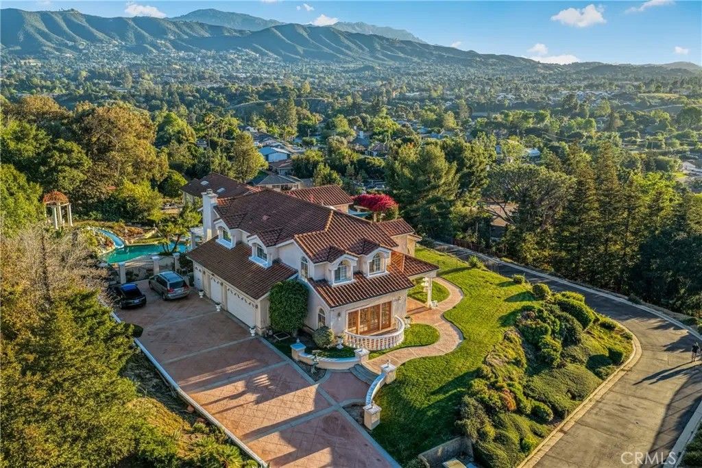 Photo of 1030 Calle Rey, Thousand Oaks, CA 91360 (MLS # IG26077928)