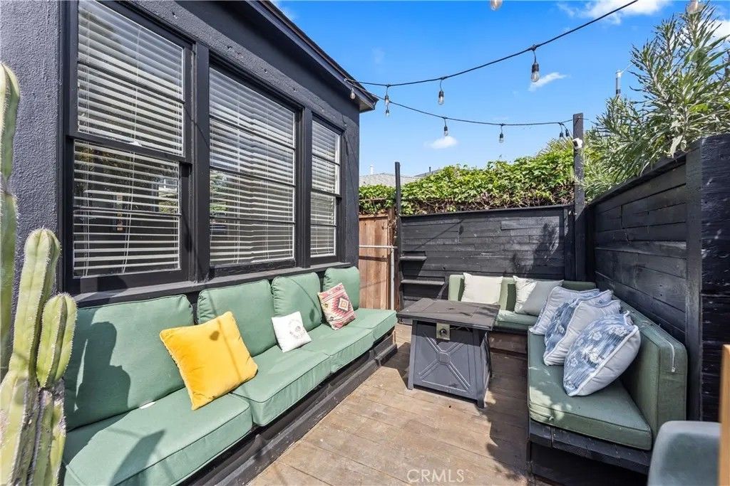 Photo of 425 Venice Way, Venice, CA 90291 (MLS # CV26055778)