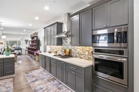 Tiny photo for 1007 Rose Avenue, Pasadena, CA 91107 (MLS # DW25141051)