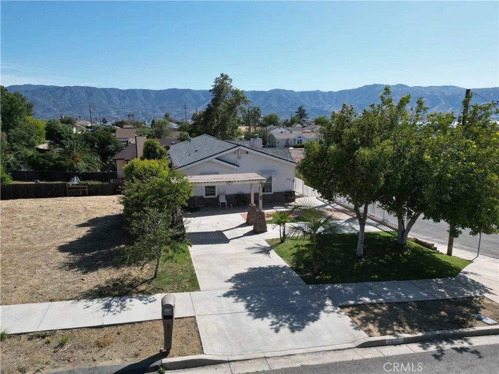 Photo of 1212 W Pottery Ave, Lake Elsinore, CA 92530 (MLS # IG26093310)