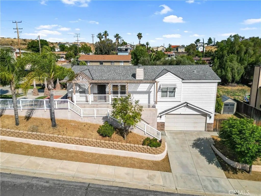 Photo of 1212 W Pottery Ave, Lake Elsinore, CA 92530 (MLS # IG26093310)