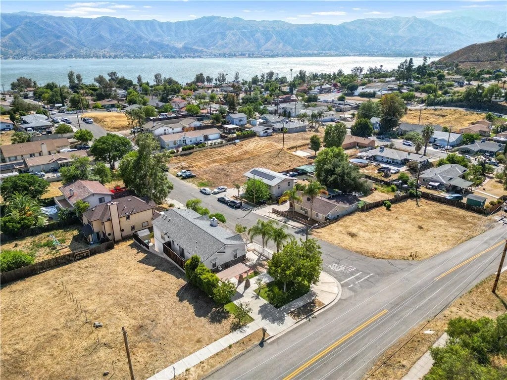 Photo of 1212 W Pottery Ave, Lake Elsinore, CA 92530 (MLS # IG26093310)