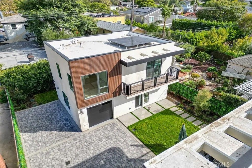 Photo of 3932 S Minerva Avenue, Los Angeles, CA 90066 (MLS # WS25264856)