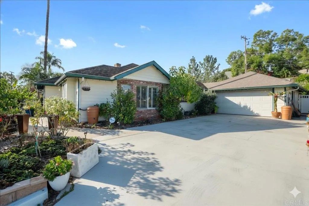 Photo of 383 Morningside Ter, Vista, CA 92084 (MLS # NDP2510262)