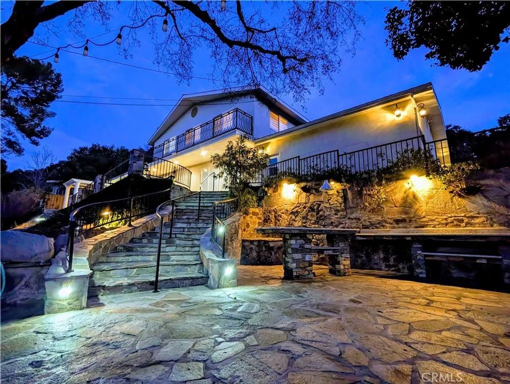 Photo of 60 Upper Lake Road, Thousand Oaks, CA 91361 (MLS # SR26004467)