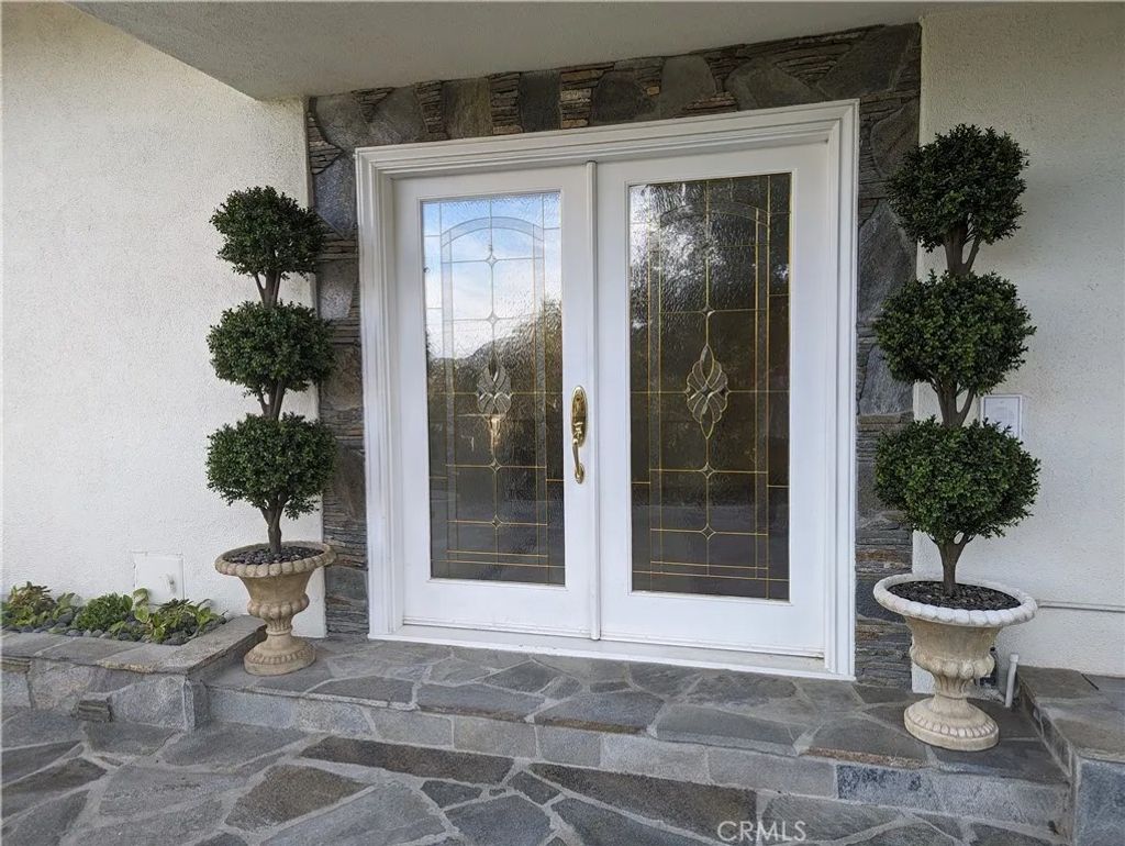 Photo of 60 Upper Lake Road, Thousand Oaks, CA 91361 (MLS # SR26004467)