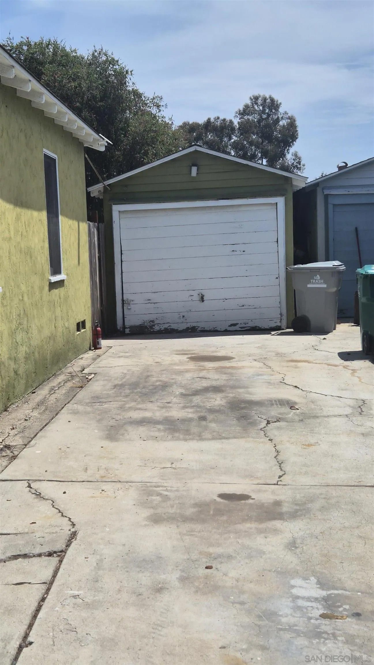 4649 Altadena