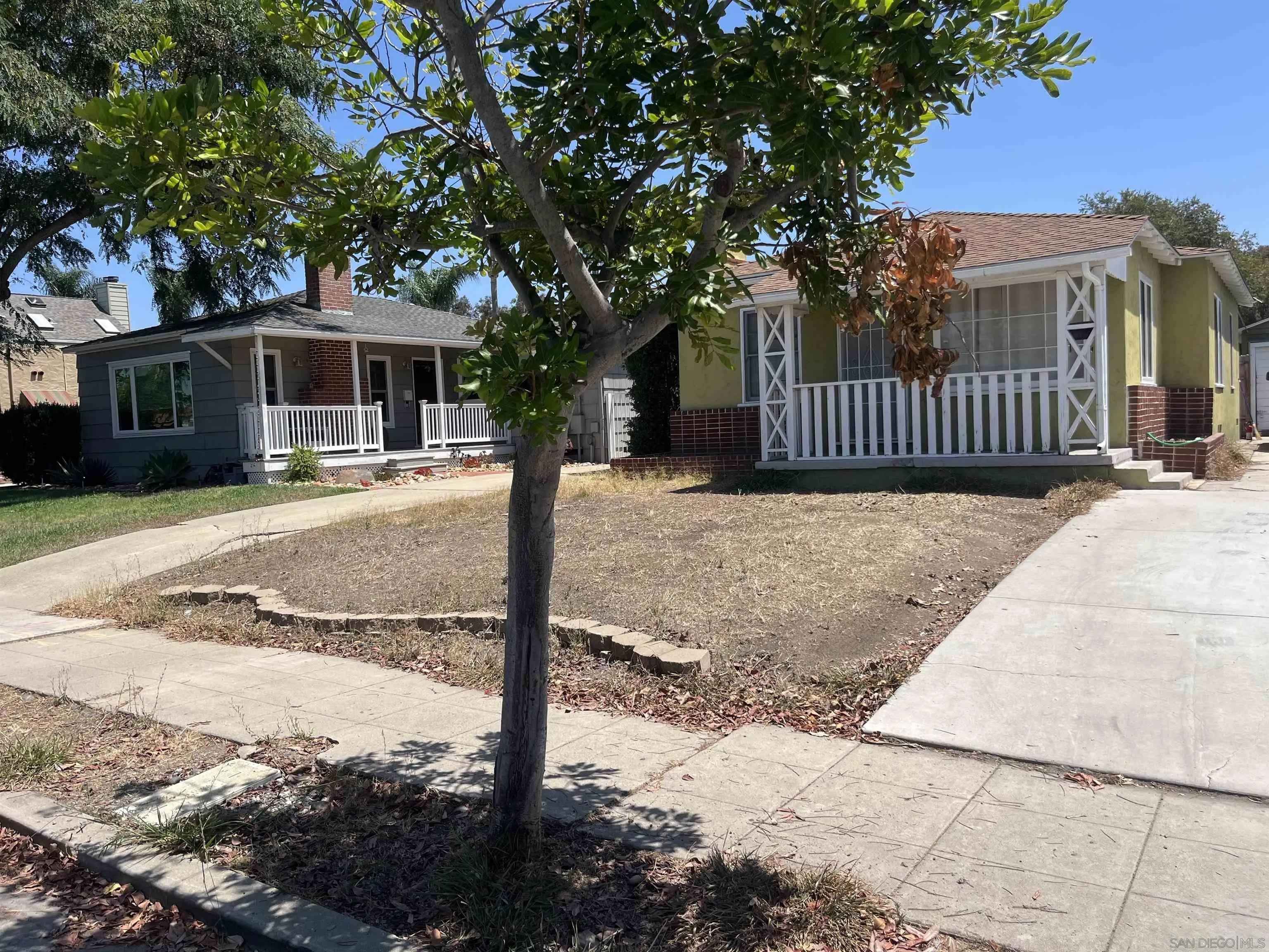 4649 Altadena