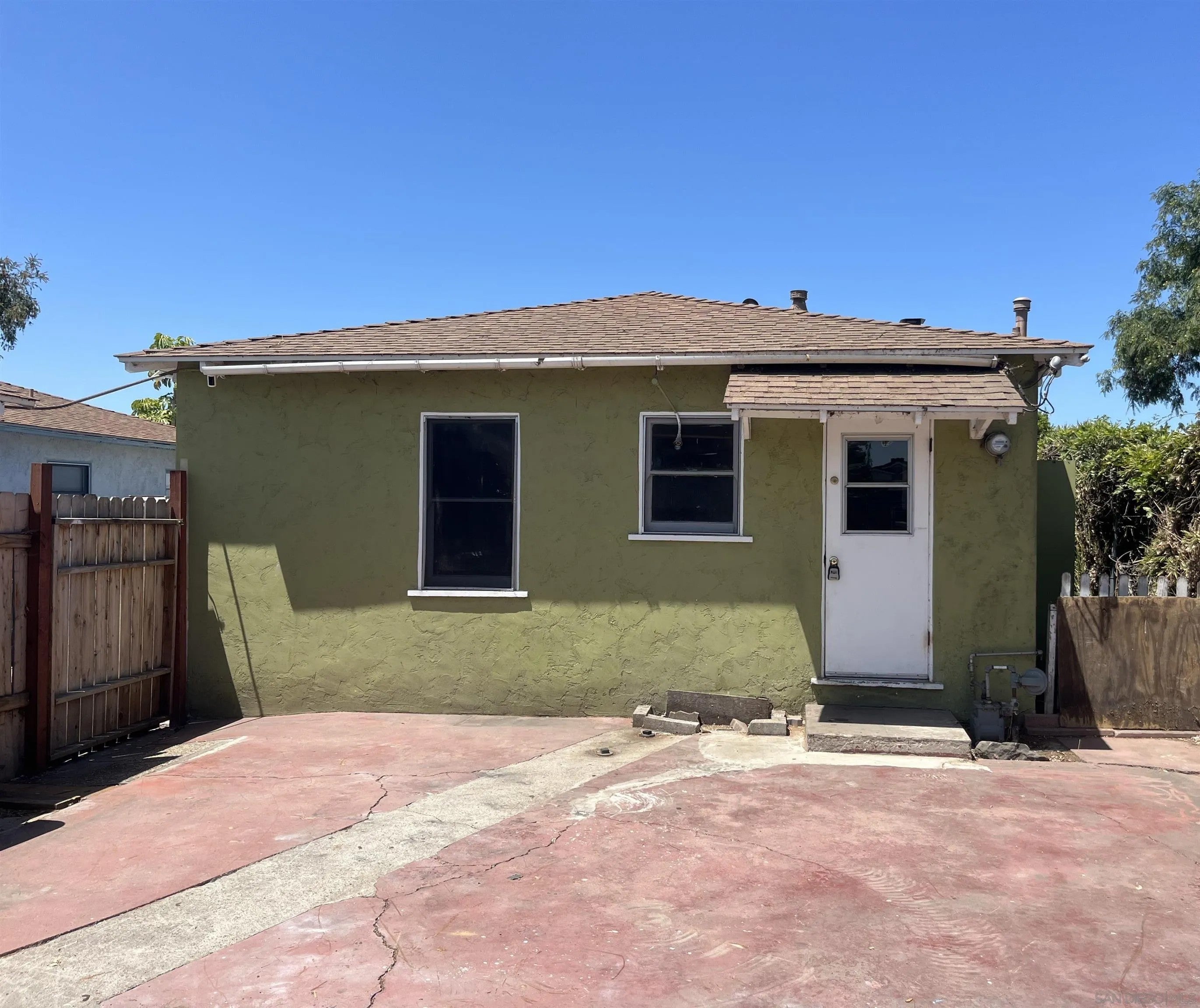 4649 Altadena