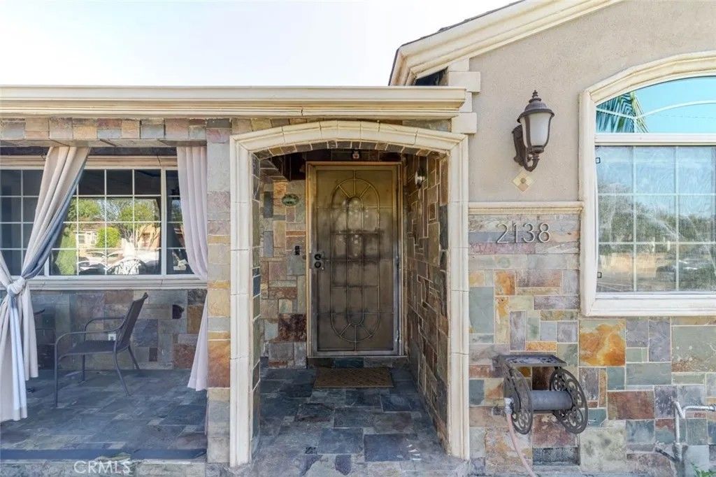 Photo of 2138 N Frederic Street, Burbank, CA 91504 (MLS # GD26052334)