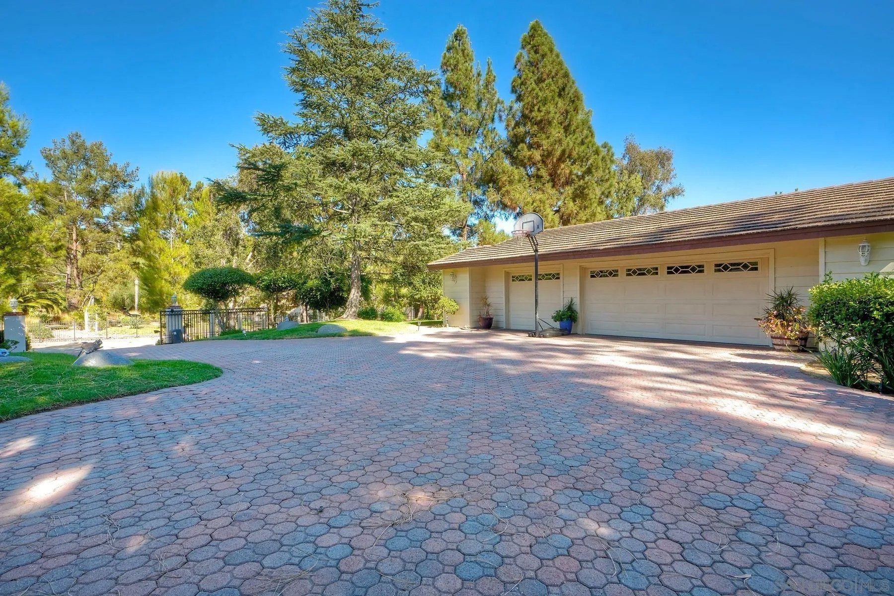 2183 Lundy Lake Dr