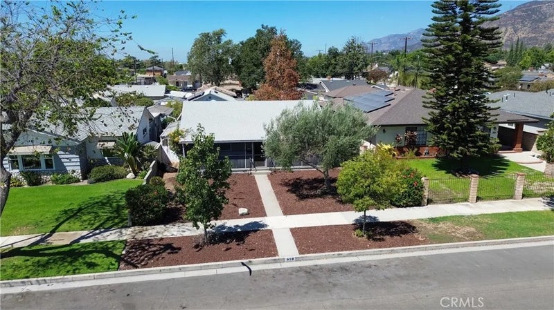 939 N Orange
