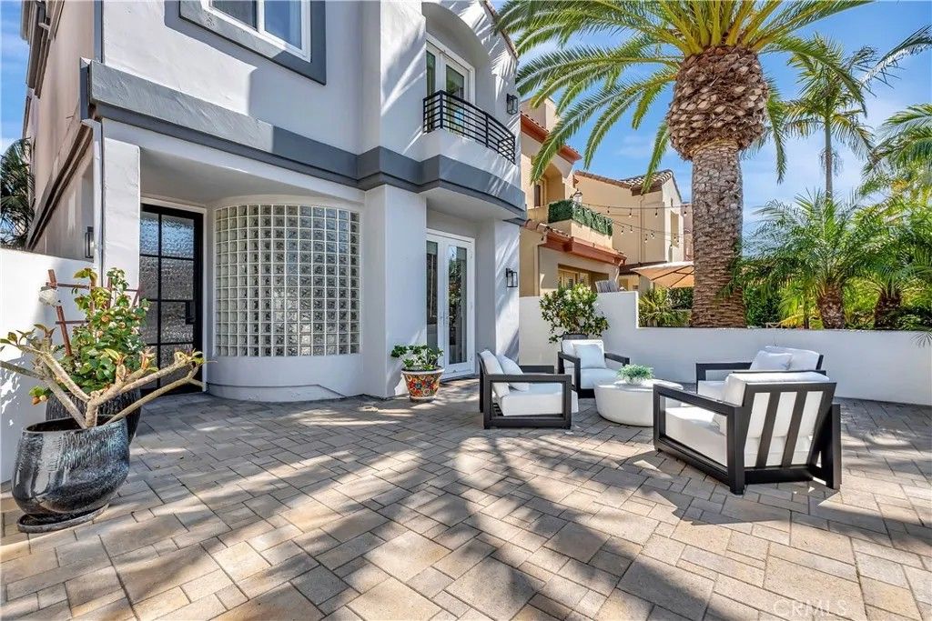 Photo of 620 22nd Street, Huntington Beach, CA 92648 (MLS # OC26097710)