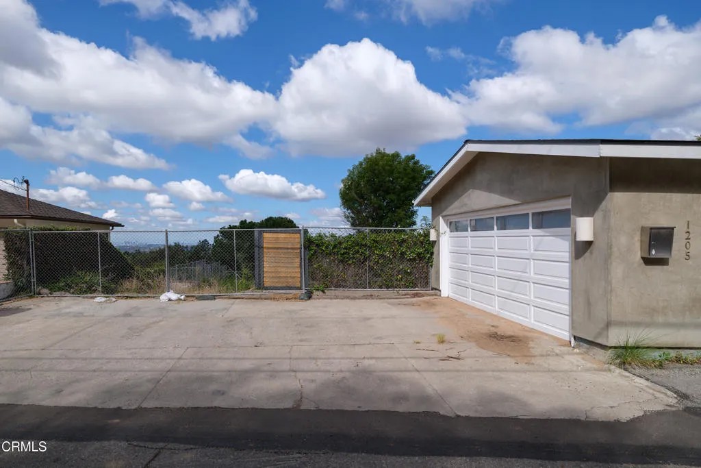 1205 E Loma Alta