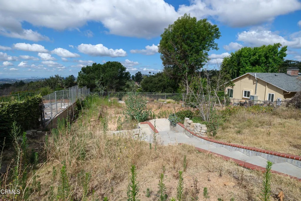 1205 E Loma Alta