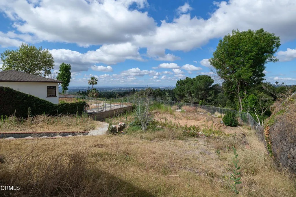1205 E Loma Alta