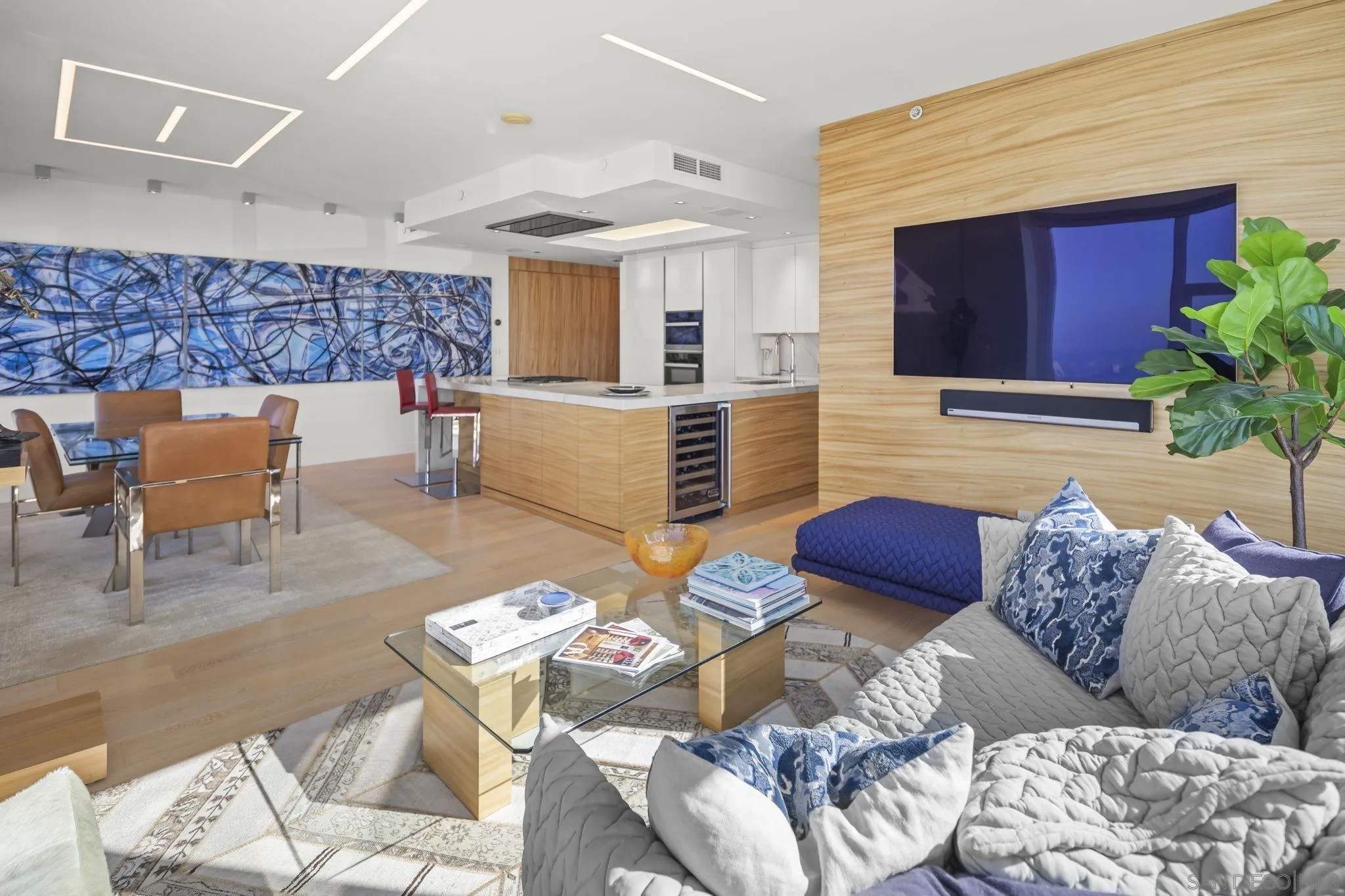 1325 Pacific Hwy 1902