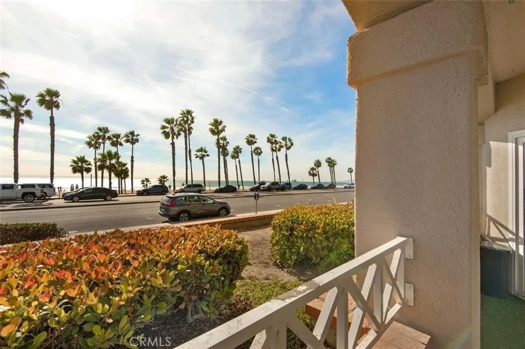 900 Pacific Coast