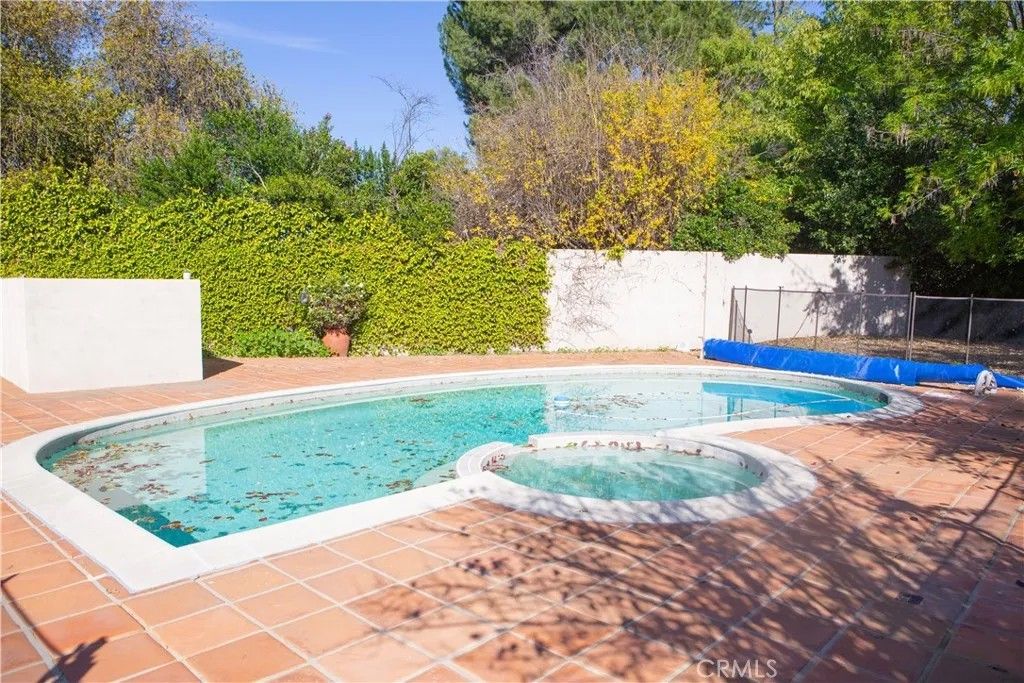 Photo of 5200 Valley Circle Boulevard, Woodland Hills, CA 91367 (MLS # SR26012141)