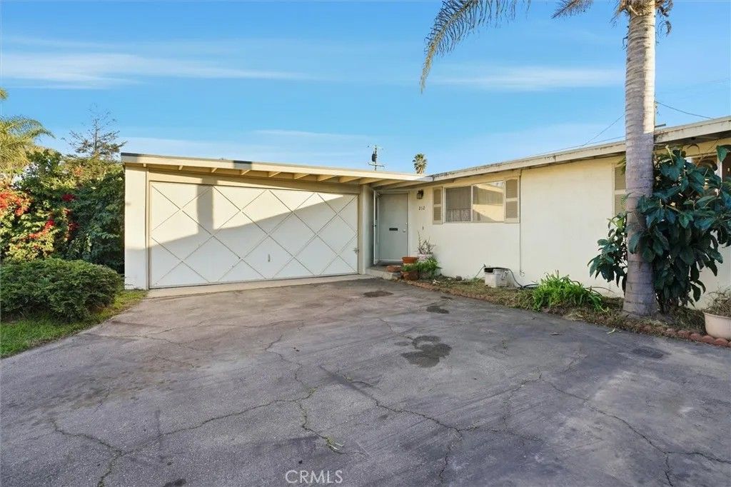 Photo of 212 E Orchard St, Santa Maria, CA 93454 (MLS # SC26012455)