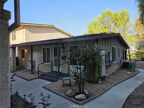 Photo of 19824 Spanish Oak Drive, Newhall, CA 91321 (MLS # SR26212598)