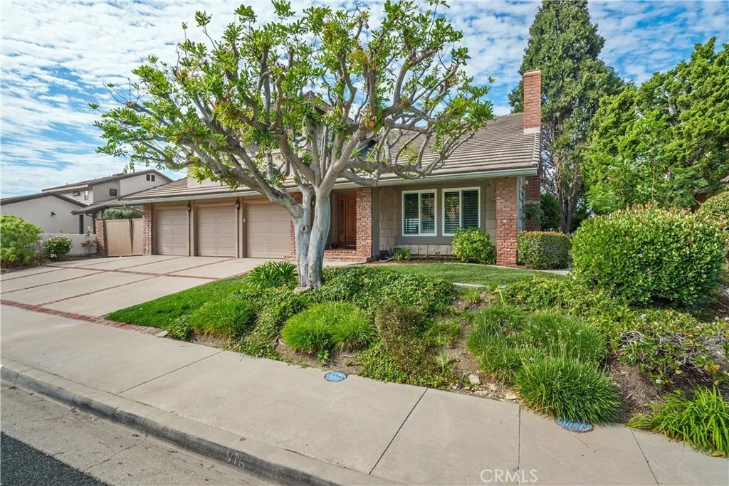 4235 Rousseau Lane