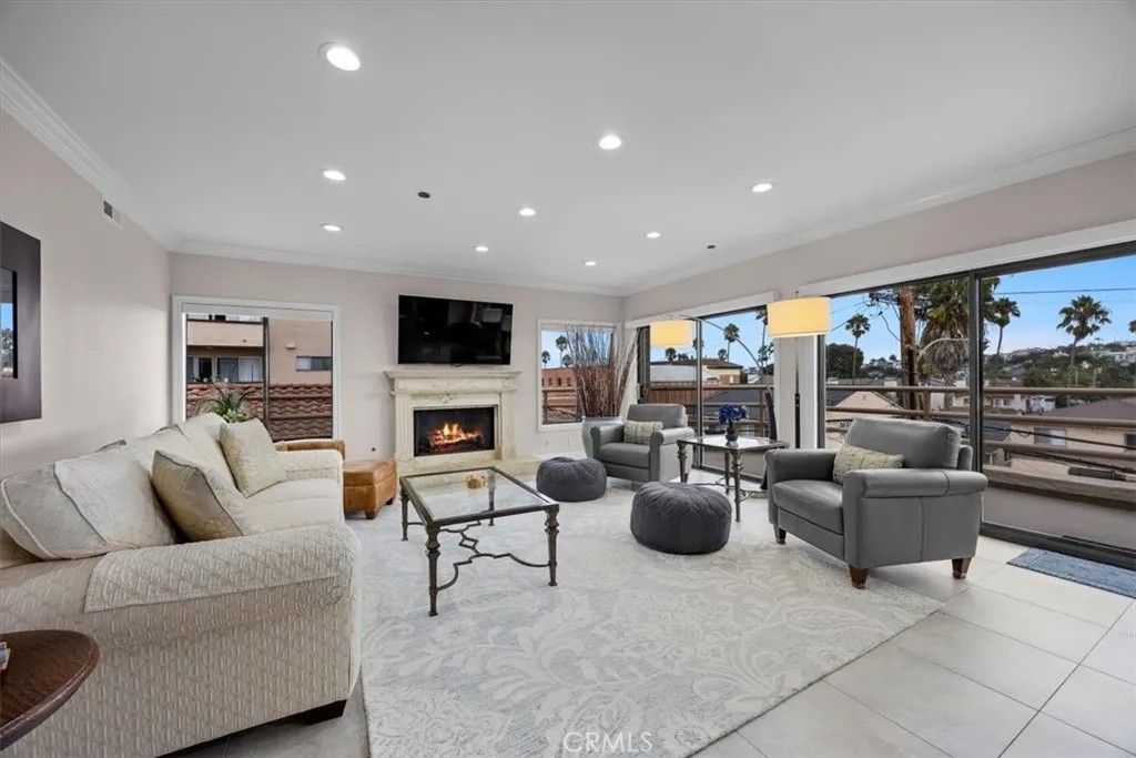 512 Esplanade 303