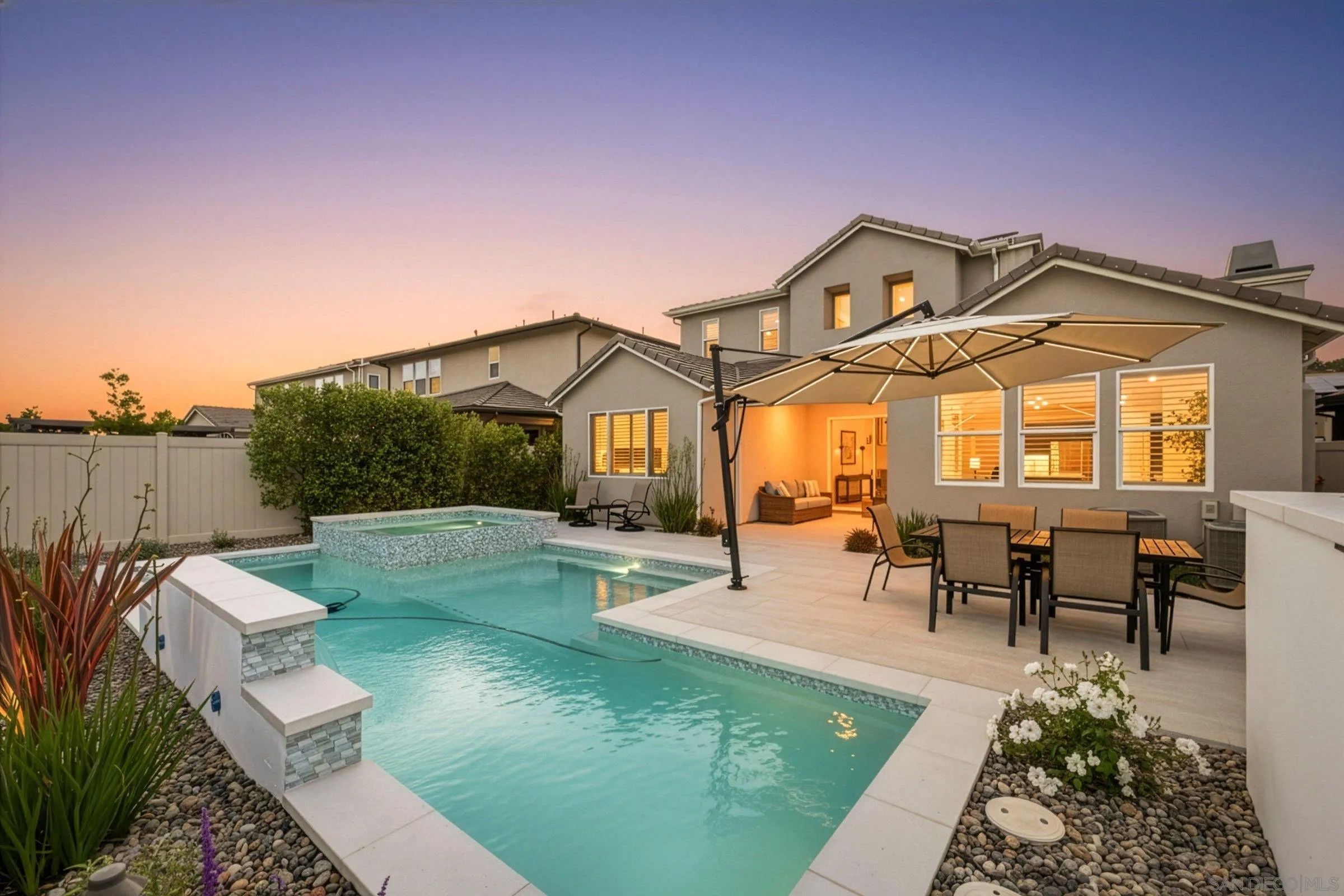 888 Cayley Ave