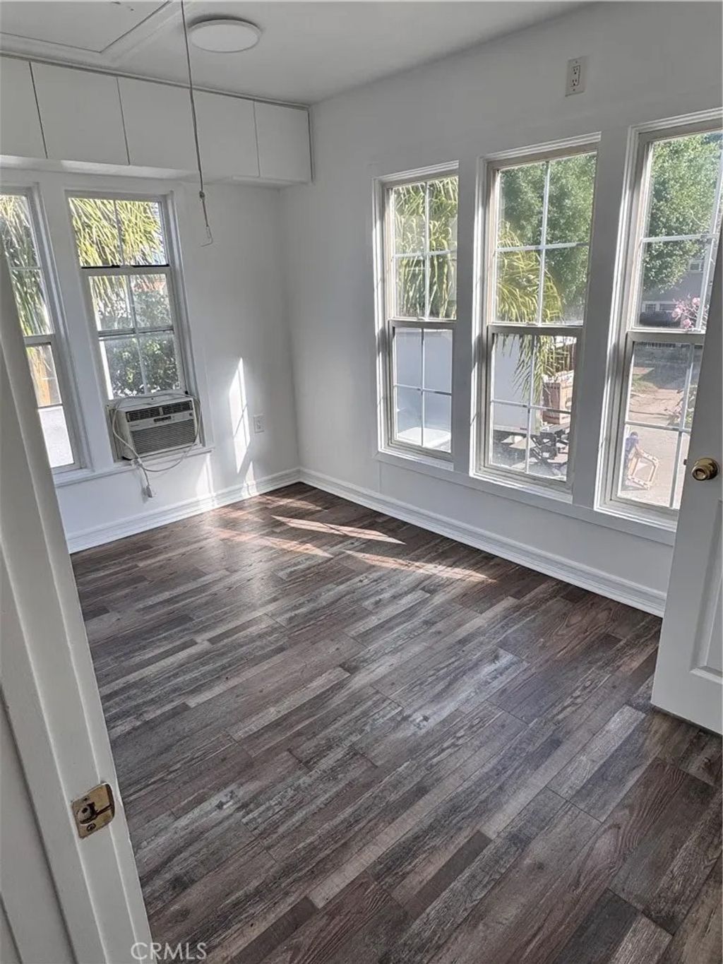 Photo of 1261 S Plymouth Blvd, Los Angeles, CA 90019 (MLS # SR25273079)