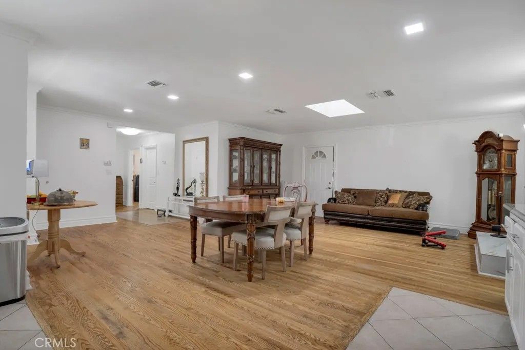 Photo of 7113 Encino Avenue, Lake Balboa, CA 91406 (MLS # SR26003296)