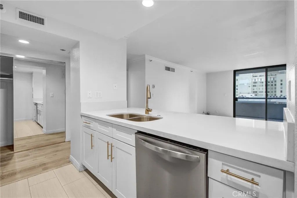 600 W 9th 1103