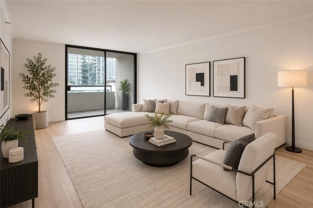 600 W 9th 1103