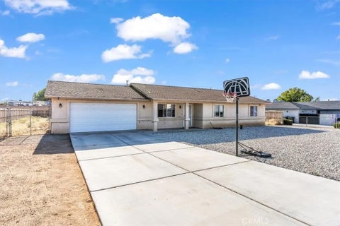 Photo of 13146 Mohawk RD, Apple Valley, CA 92308 (MLS # HD26095313)