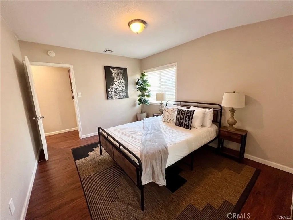 Photo of 6944 Aura Avenue, Reseda, CA 91335 (MLS # SR26020525)