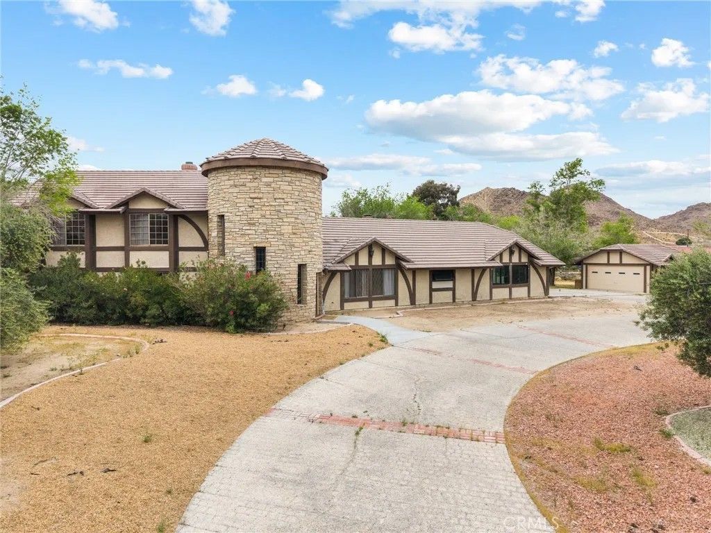 Photo of 19702 Yanan Rd, Apple Valley, CA 92307 (MLS # IG26070376)