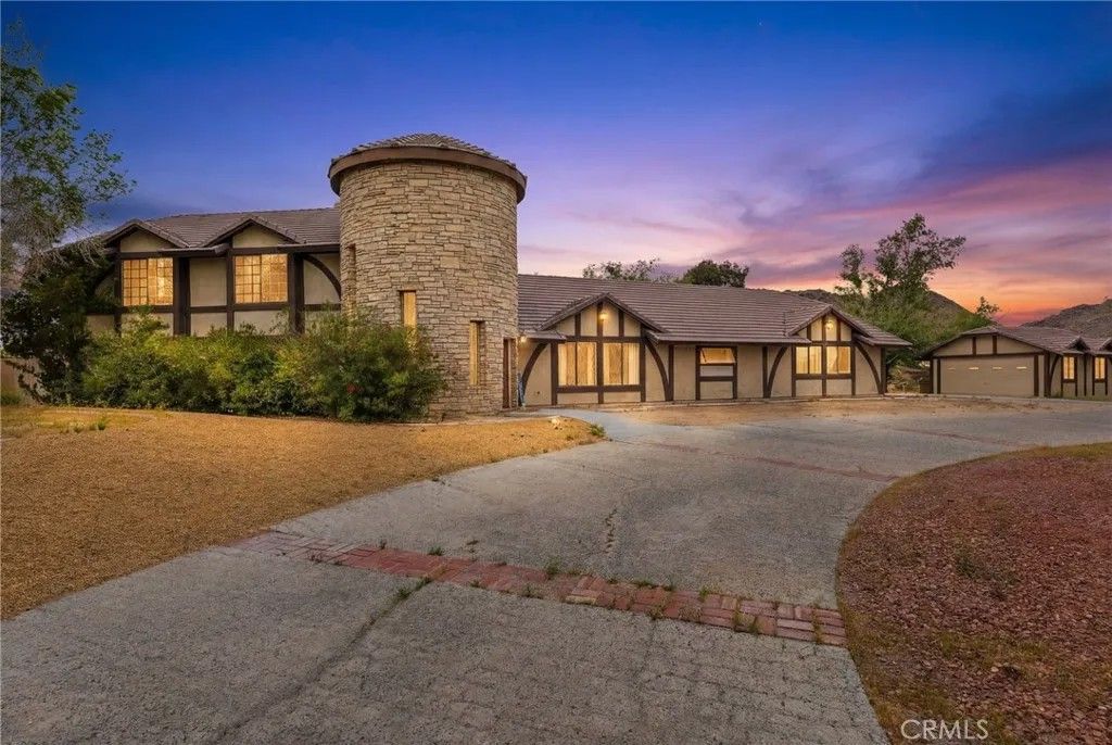 Photo of 19702 Yanan Rd, Apple Valley, CA 92307 (MLS # IG26070376)