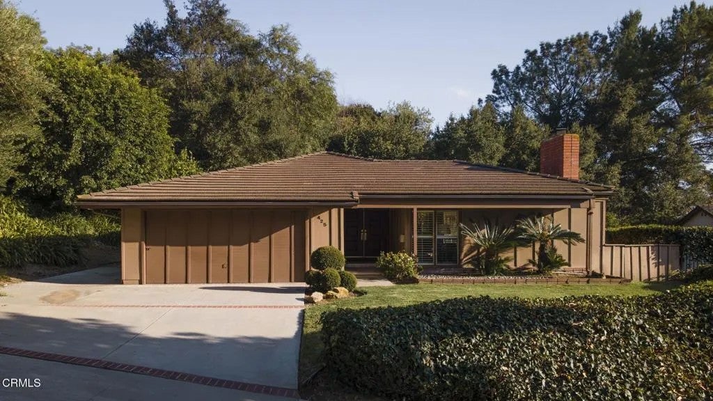 Photo of 425 La Terraza Street, South Pasadena, CA 91030 (MLS # P1-28921)