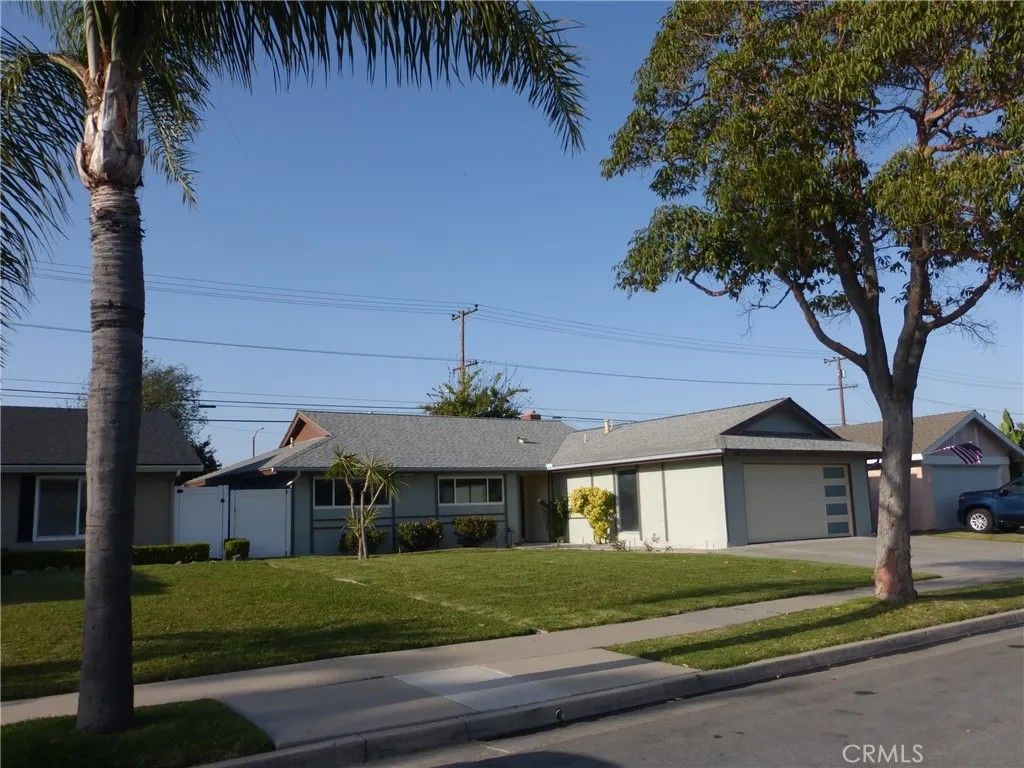 Photo of 8881 Albatross Dr, Huntington Beach, CA 92646 (MLS # PW26083142)