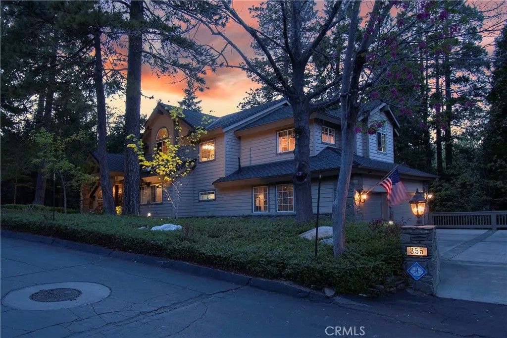 Photo of 355 Cedar Ridge, Lake Arrowhead, CA 92352 (MLS # IG26079484)