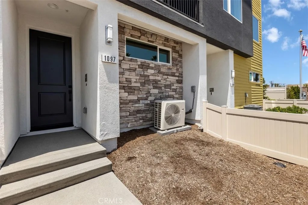 1097 N Harbor Boulevard