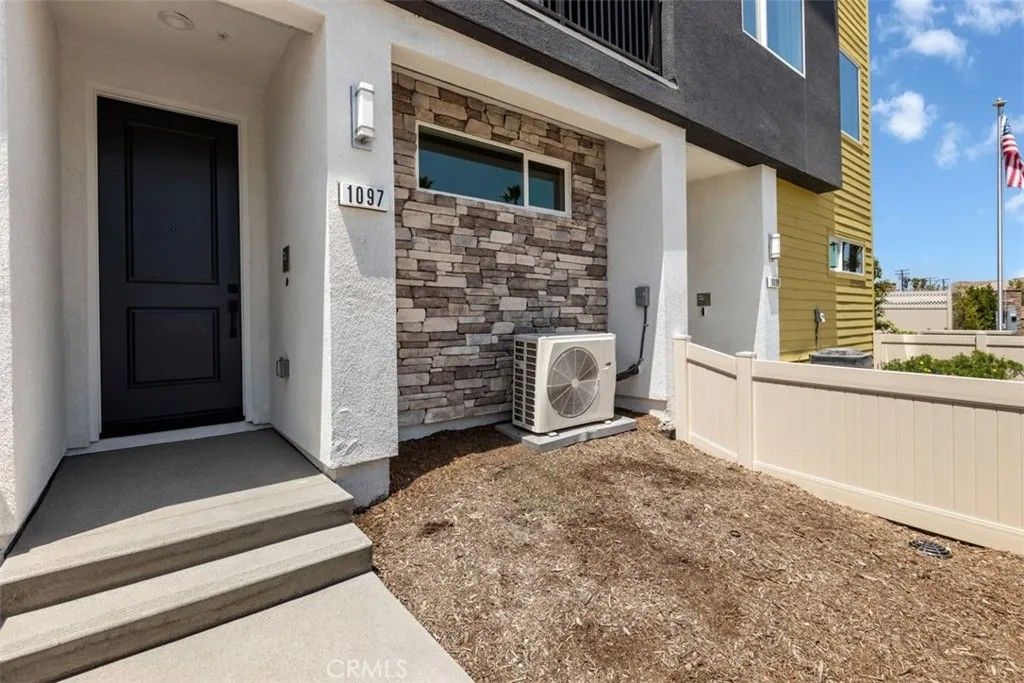 Photo of 1097 N Harbor Boulevard, Anaheim, CA 92801 (MLS # OC26023215)