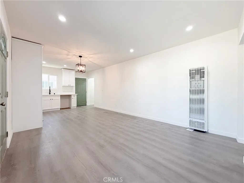 213 N Broadacres Avenue