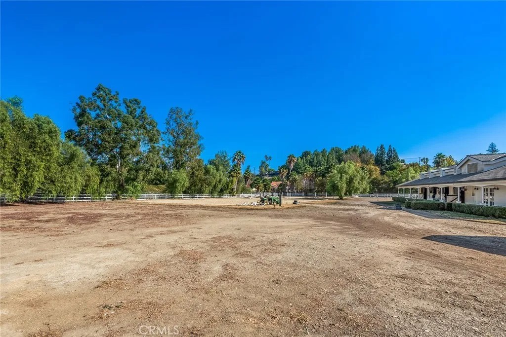 5547 PARADISE VALLEY