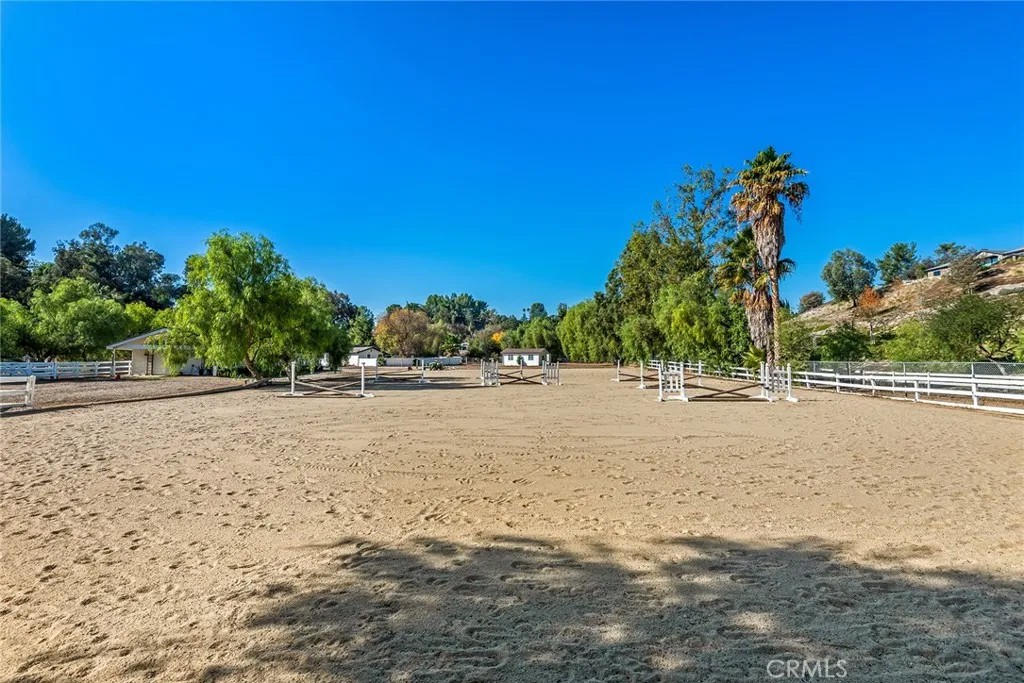 5547 PARADISE VALLEY