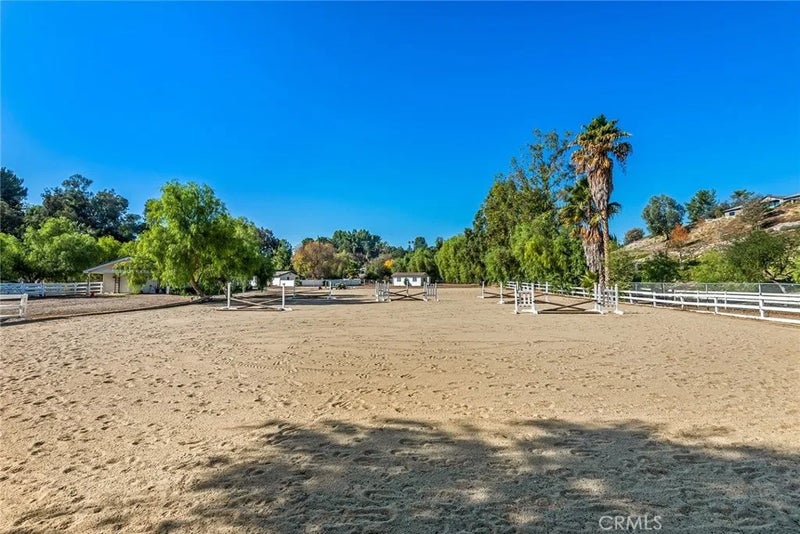 5547 PARADISE VALLEY