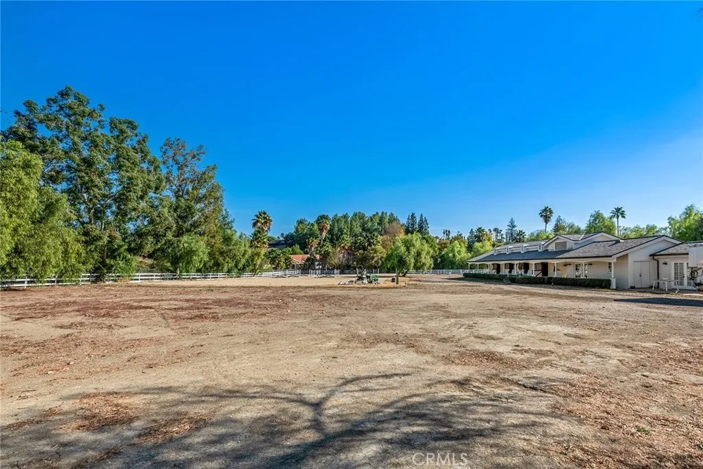5547 PARADISE VALLEY